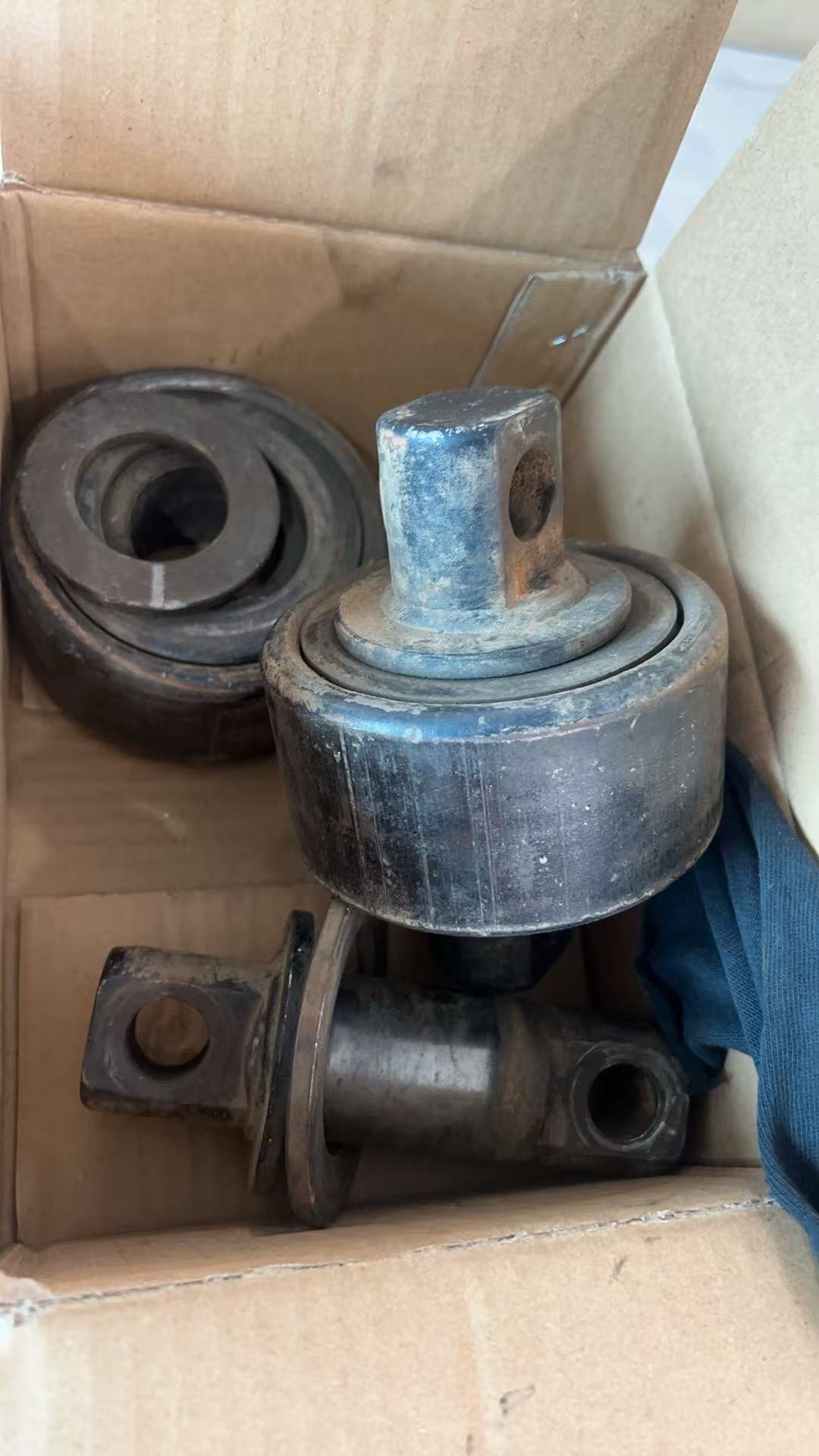 Heavy-duty truck bushing inner steel sleeve and outer casing components